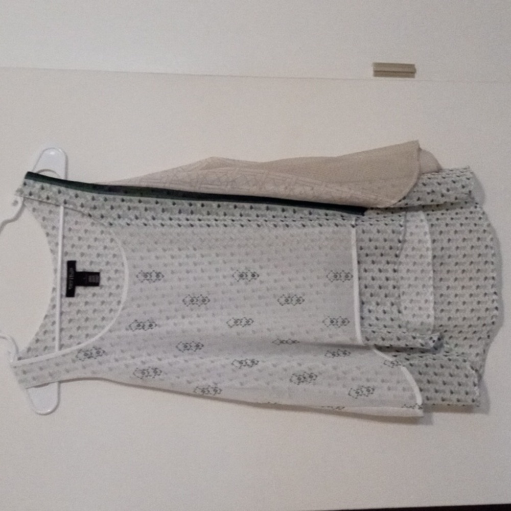 Summer top layered shark bite bottom like new white house black market small